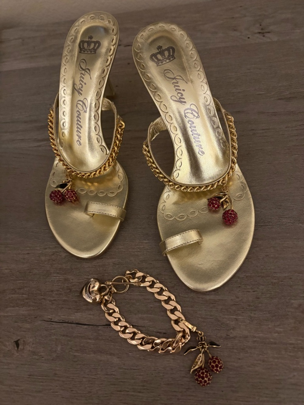 NWOT  Rare Vintage Juicy Couture Gold Chain Mule Sandals Heels w/ Cherry Charms - Picture 3 of 6